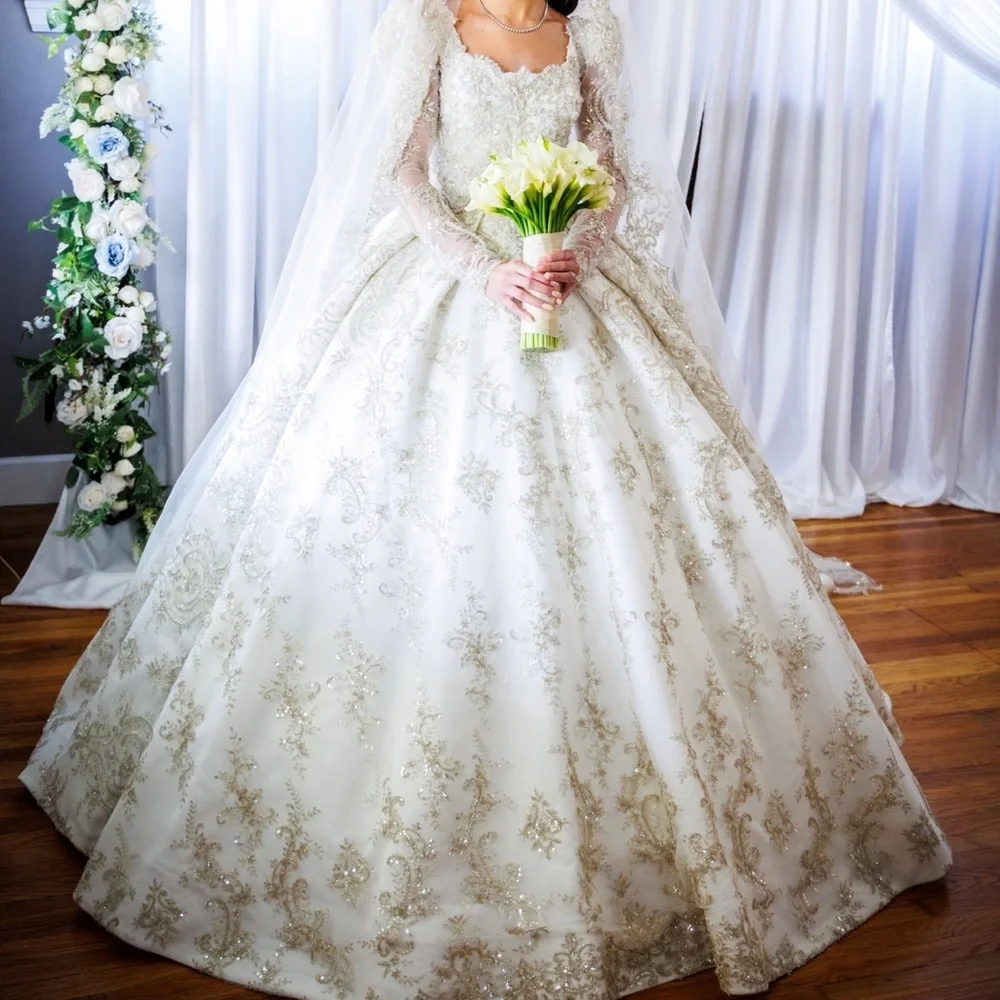 I am selling my wedding dress and veil all in great condition - Picture 3 of 5